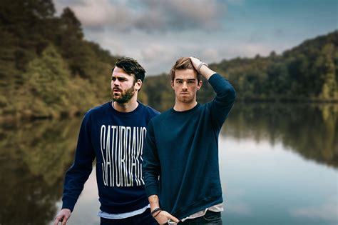 The Chains Mokers (@thechainsmokers) .